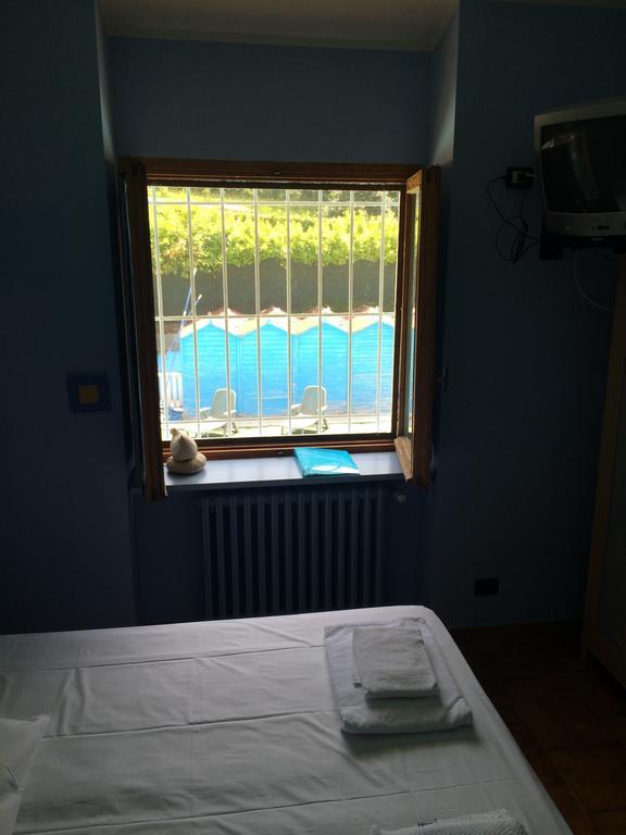 Camera Doppia con Letti Singoli con Vista Piscina